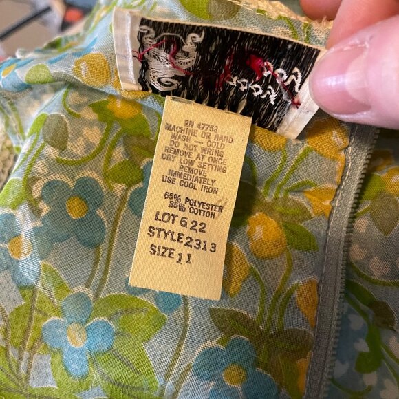 70s Vintage Sassy Lassy Blue and Yellow Floral Maxi Dress with Crochet Trim S - Picture 8 of 9